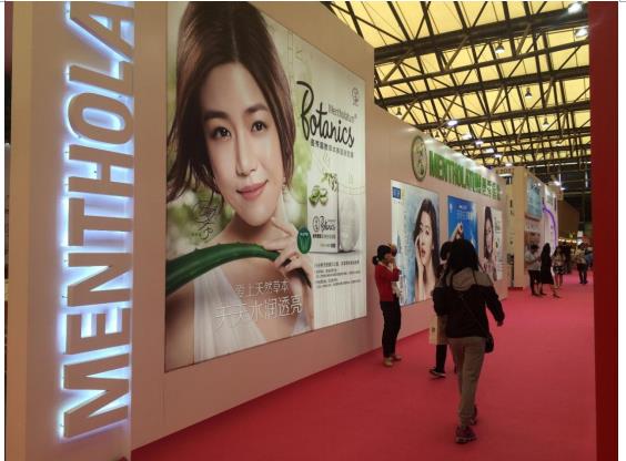 曼秀雷敦携草本美容液面膜亮相美博会(图3) “坚持那些不被看见的”—曼秀雷敦携草本美容液面膜亮相美博会