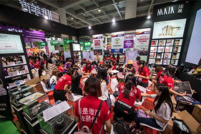 第四届中国微商博览会 唯美度展位人气爆棚(图2) 第四届中国微商博览会 唯美度展位人气爆棚(图2)