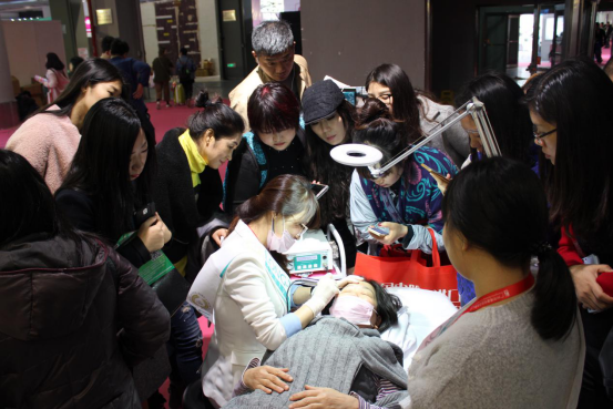 北京美博会《琅泰姆兰》化妆培训技术机器现世(图6) 北京美博会《琅泰姆兰》化妆培训技术机器现世(图6)